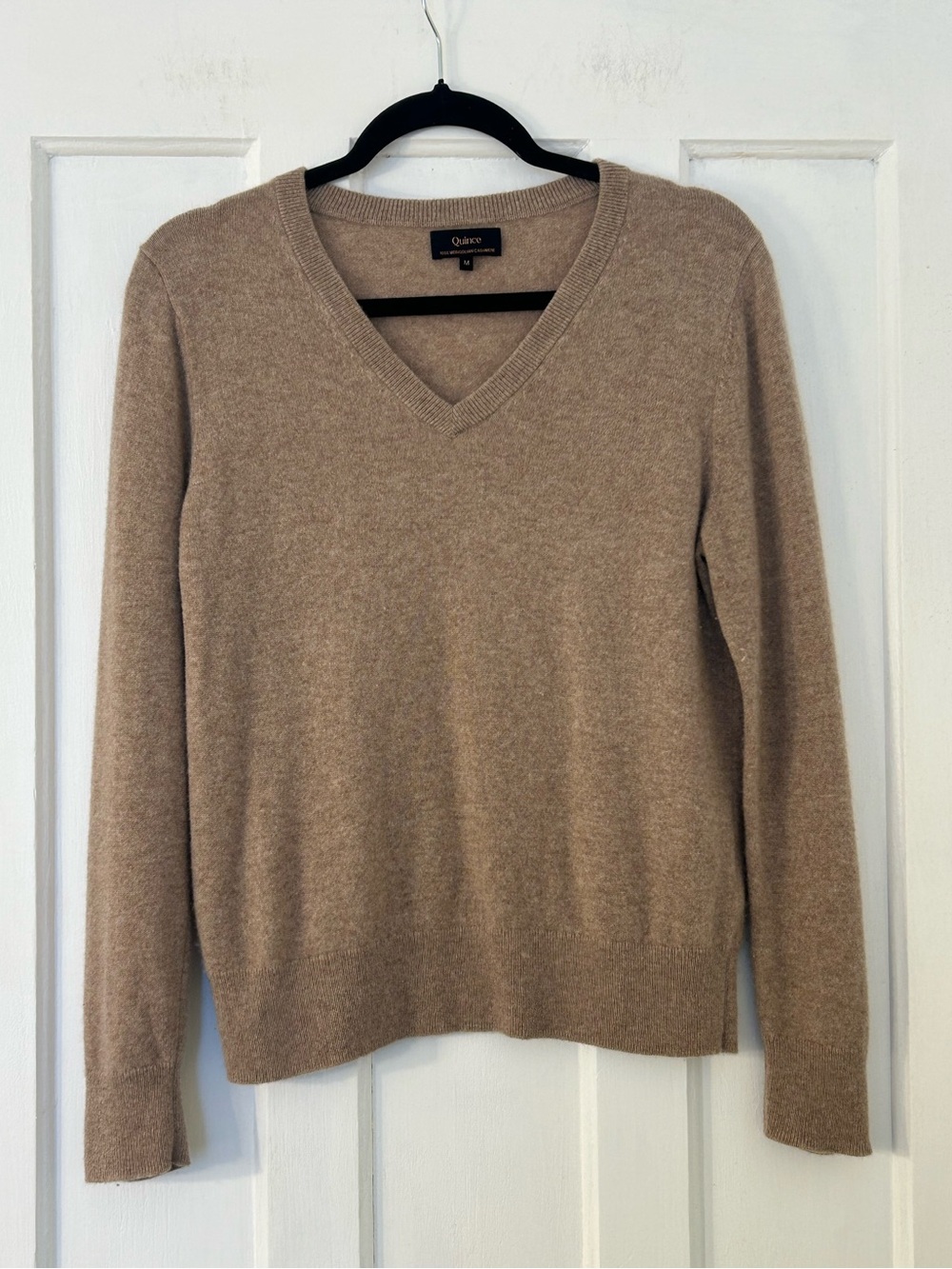 Quince 100% Mongolian Cashmere V-Neck Sweater Medium Tan Beige Classic